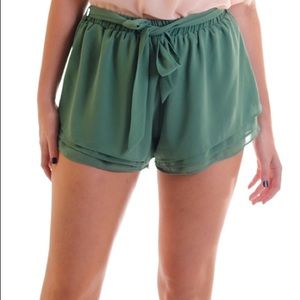 Self tie shorts
